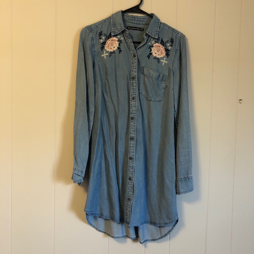 Abercrombie & Fitch embroidered denim button dress